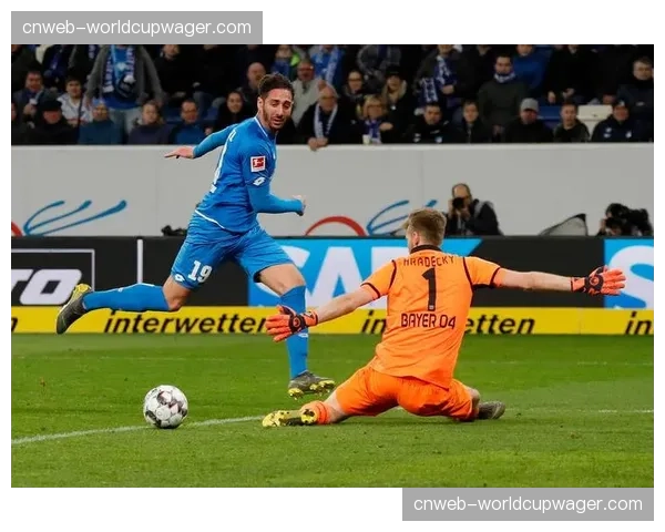 半场战报:多特蒙德0-0霍芬海姆,射门数9比3但难破僵局 半场战报:多特蒙德0-0霍芬海姆,射门数9比3但难破僵局