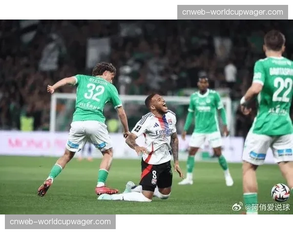 里昂3-2逆转圣埃蒂安，赢得德比战胜利