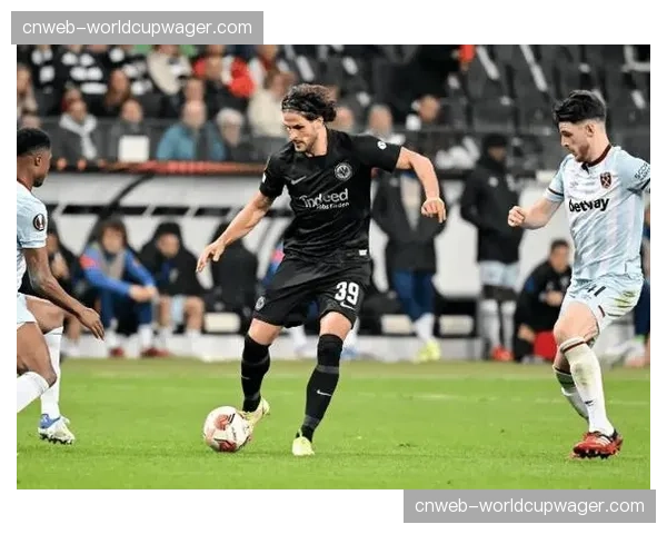 欧联杯席位之争：法兰克福不敌弗赖堡，排名跌至第八